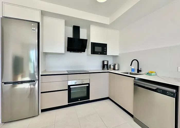 Clubrent - Silver Tower *